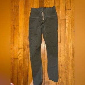 Fabletics High-Waisted Motion365® Legging
With Zipper olive green